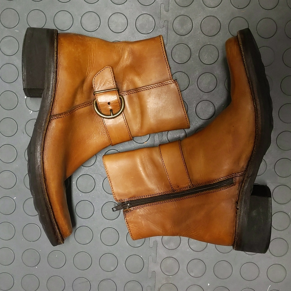 Cafe Noir Tan Boots